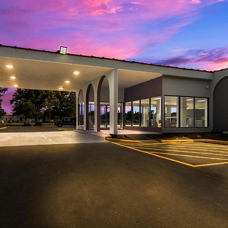 Hometowne Studios By Red Roof And Conference Center Chicago - N Aurora Naperville North Aurora 외부 사진