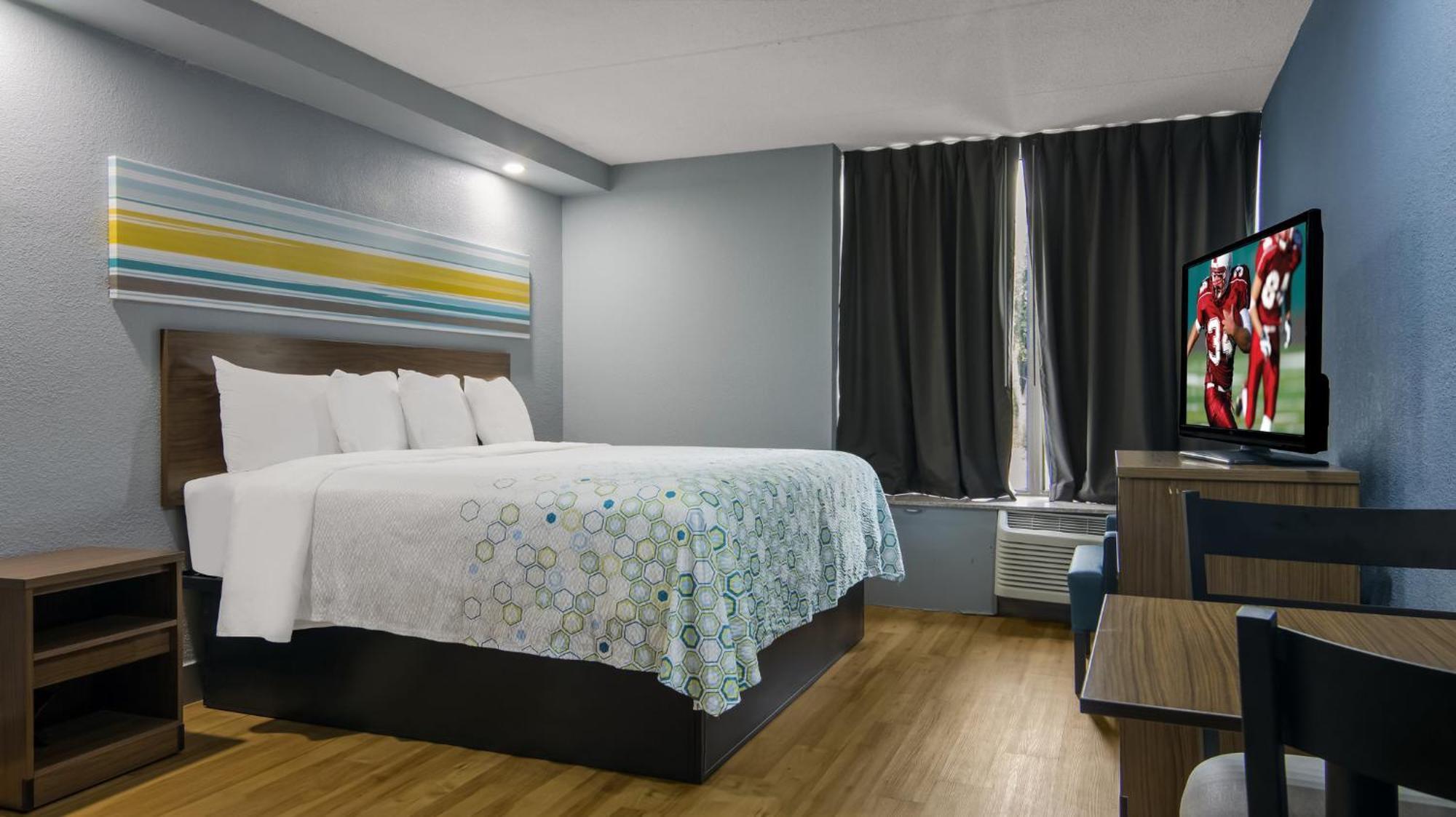 Hometowne Studios By Red Roof And Conference Center Chicago - N Aurora Naperville North Aurora 외부 사진