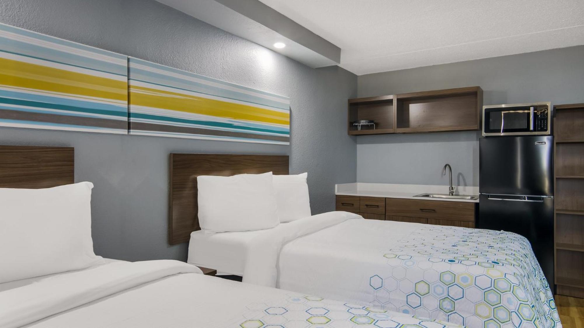 Hometowne Studios By Red Roof And Conference Center Chicago - N Aurora Naperville North Aurora 외부 사진