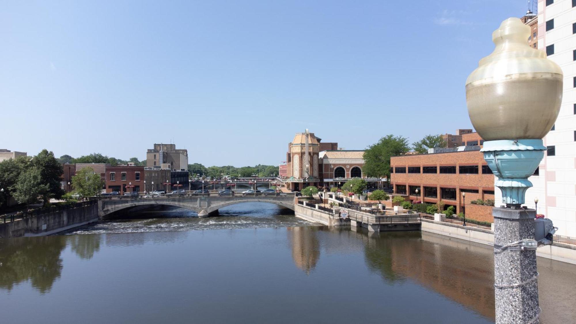 Hometowne Studios By Red Roof And Conference Center Chicago - N Aurora Naperville North Aurora 외부 사진