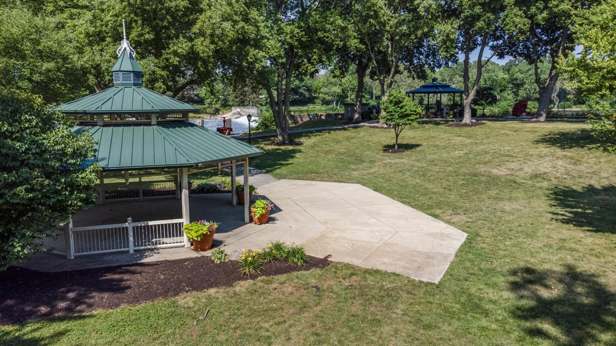 Hometowne Studios By Red Roof And Conference Center Chicago - N Aurora Naperville North Aurora 외부 사진